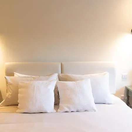 Amarelo Apartment, Central Charlbury, 1 Super King Bed Exterior foto