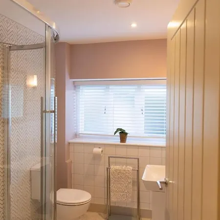 Amarelo Apartment, Central Charlbury, 1 Super King Bed Exterior foto
