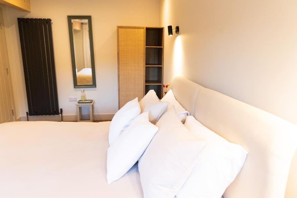 Amarelo Apartment, Charlbury, 1 Super King Bed Apartment