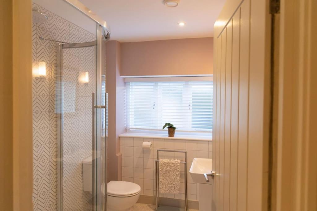 Apartment Amarelo Apartment, Charlbury, 1 Super King Bed Charlbury