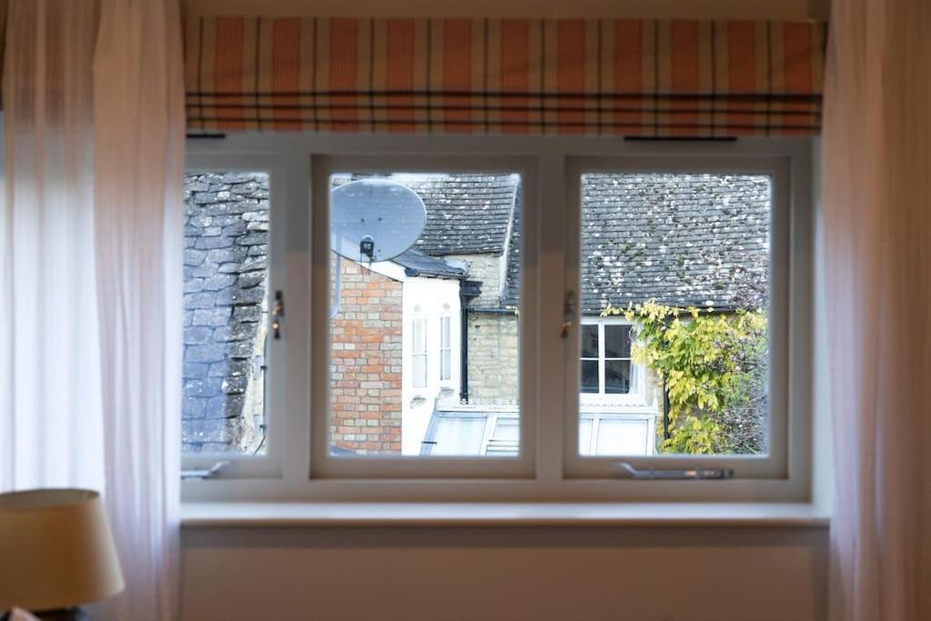 Apartment Amarelo Apartment, Charlbury, 1 Super King Bed *