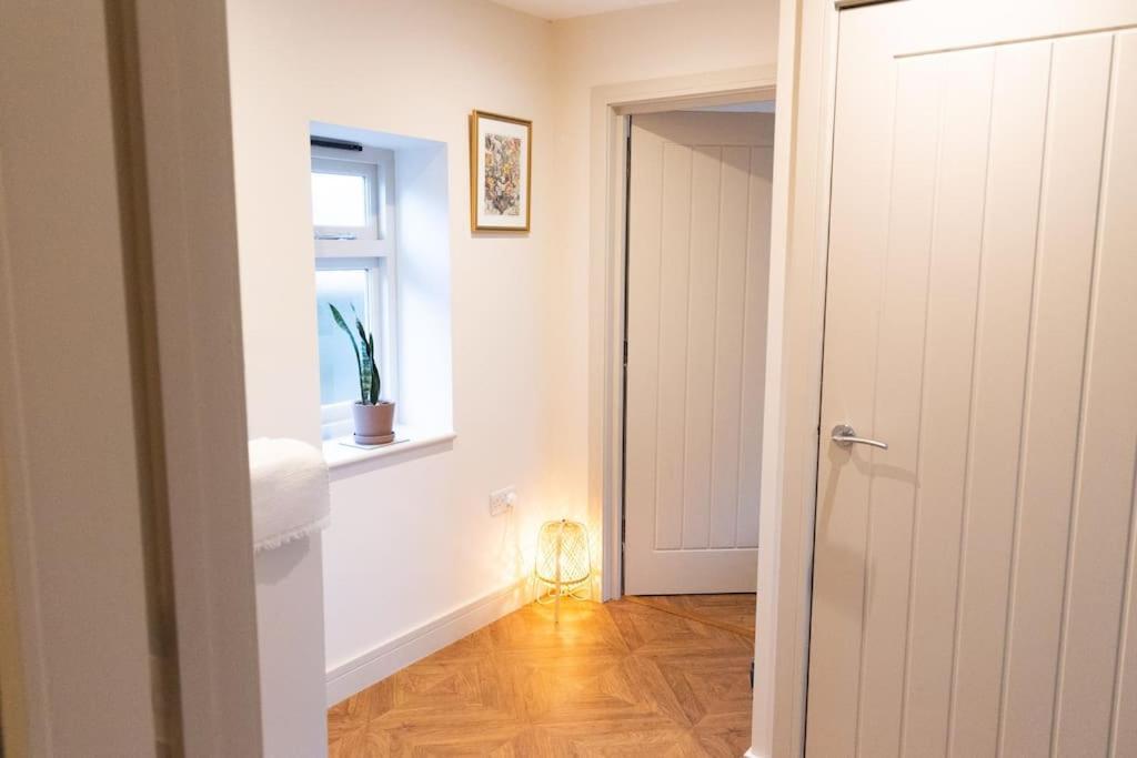 Amarelo Apartment, Charlbury, 1 Super King Bed Apartment *