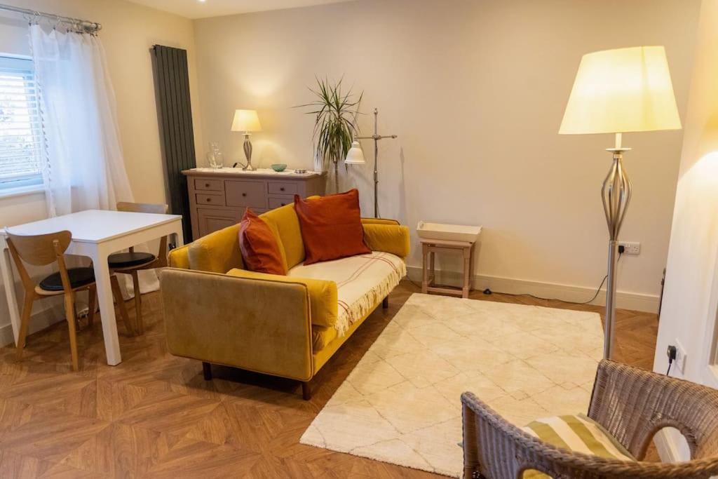 Apartment Amarelo Apartment, Charlbury, 1 Super King Bed