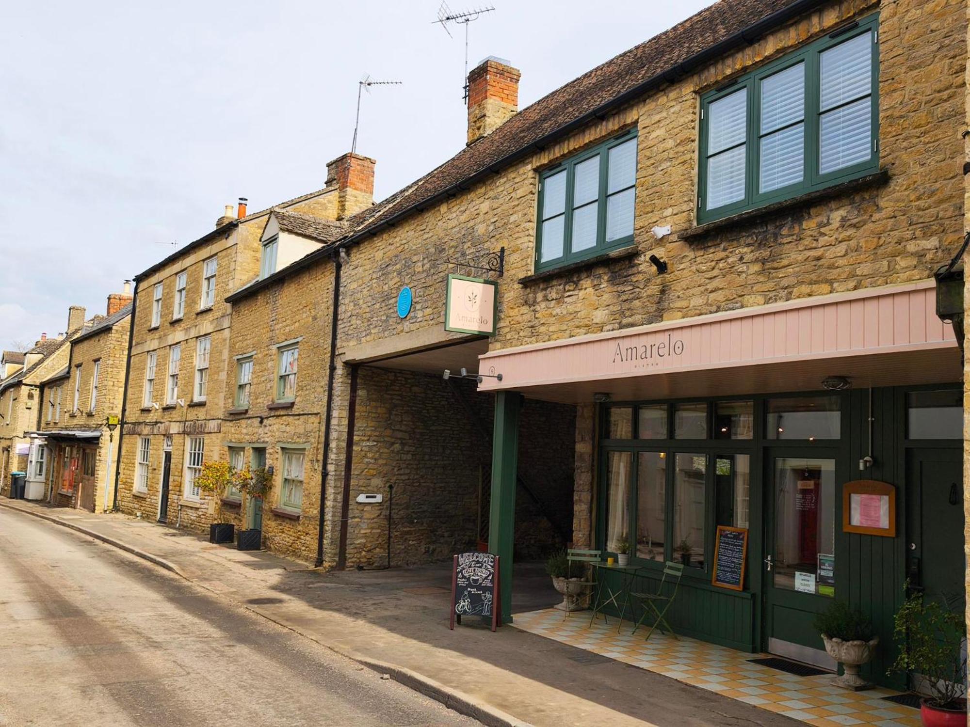 Amarelo Apartment, Charlbury, 1 Super King Bed Apartment Charlbury